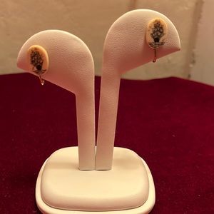 Vintage costume scrimshaw clip on screw earrings